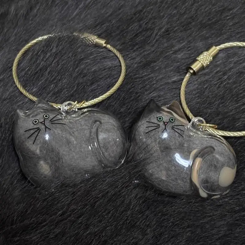 Pet Hair Memorial Keychain, Cat-Shaped Resin Storage Capsule For Cat And Dog Fur Keepsake displayed as a sentimental pet memorial accessory
